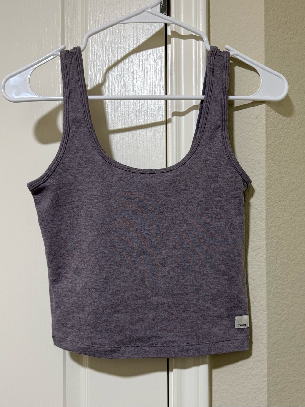 Vuori Heather Plum Scoop Tank Like New size XS